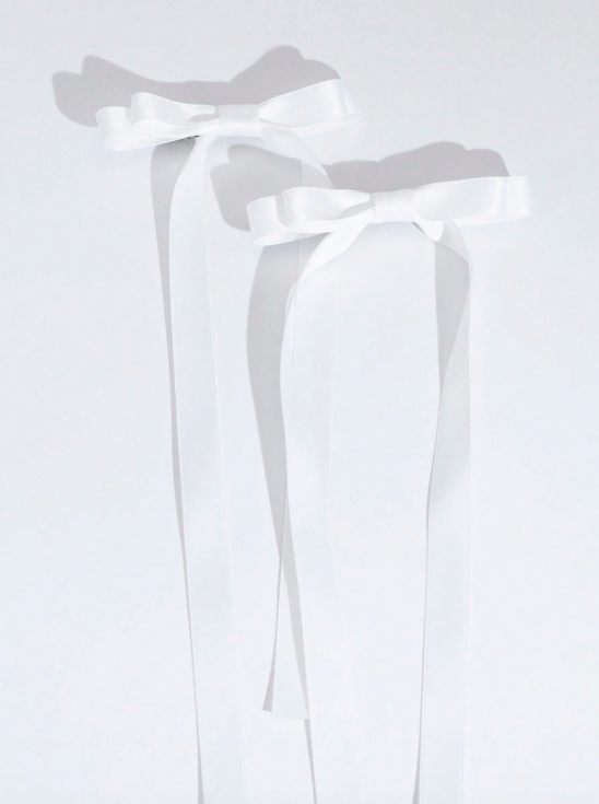 matu sprādzes meitenēm, bantītes sprādzēs, baltas matu sprādzes, aksesuāri meitenēm, svinību matu sprādzes, matu sprādzes svētkiem