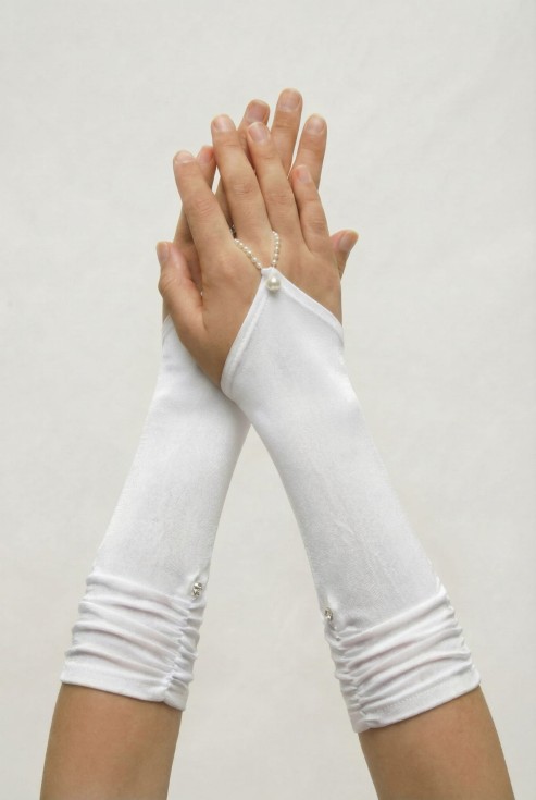 baltie cimdi meitenēm, svinīgi cimdi, cimdi svētkiem, gari cimdi bērniem, meiteņu cimdi, pirmās svinības, kāzu cimdi bērniem, Eiropas cimdi