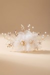 matu sprādze meitenēm, eleganta matu sprādze, ziedi un pērles matiem, kristālu matu aksesuāri, matu sprādze svinībām, matu rotas kāzām, bērnu matu rotājumi, matu sprādze kristībām, svētku aksesuāri bērniem