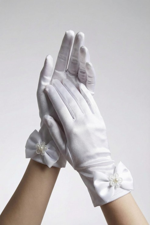 bērnu svētku cimdiņas, perlamutra cimdiņas, elegances cimdiņas, Pirmās Komūnijas aksesuāri, bērnu svētku tērpi, mūsdienīgas cimdiņas, kvalitatīvas bērnu cimdiņas, svētku stila cimdiņas, bērnu svētku tērpu papildinājums