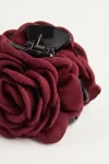 Matu sprādze meitenēm – bordo auduma roze un melna sprādze tuvplānā